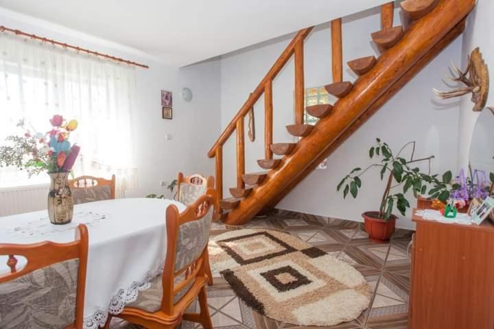 Hotel Casa Prundari Nicu Si Mirela Poiana Teiului Exteriér fotografie